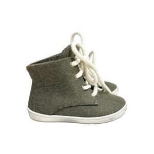Zuzii olive wool booties